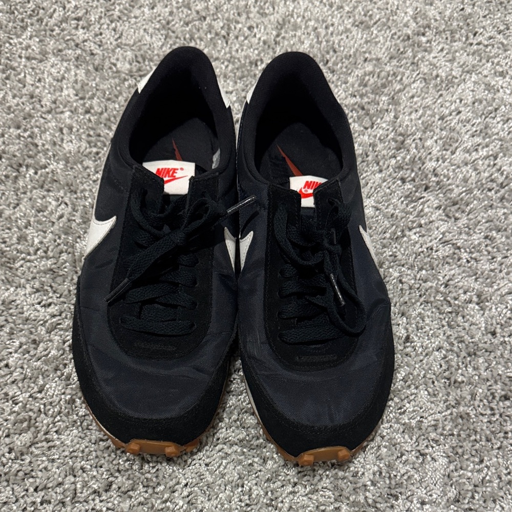 Nike women's Black and White Sneakers